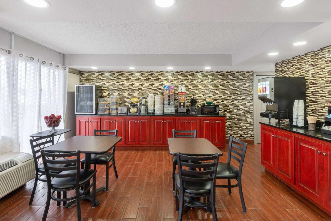 Days Inn By Wyndham Charlottesville/University Area Esterno foto