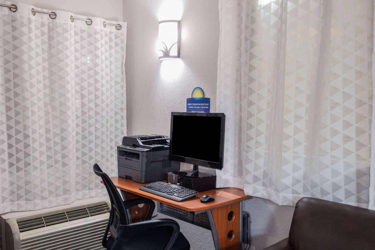 Days Inn By Wyndham Charlottesville/University Area Esterno foto