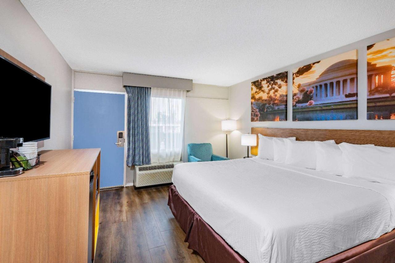 Days Inn By Wyndham Charlottesville/University Area Esterno foto